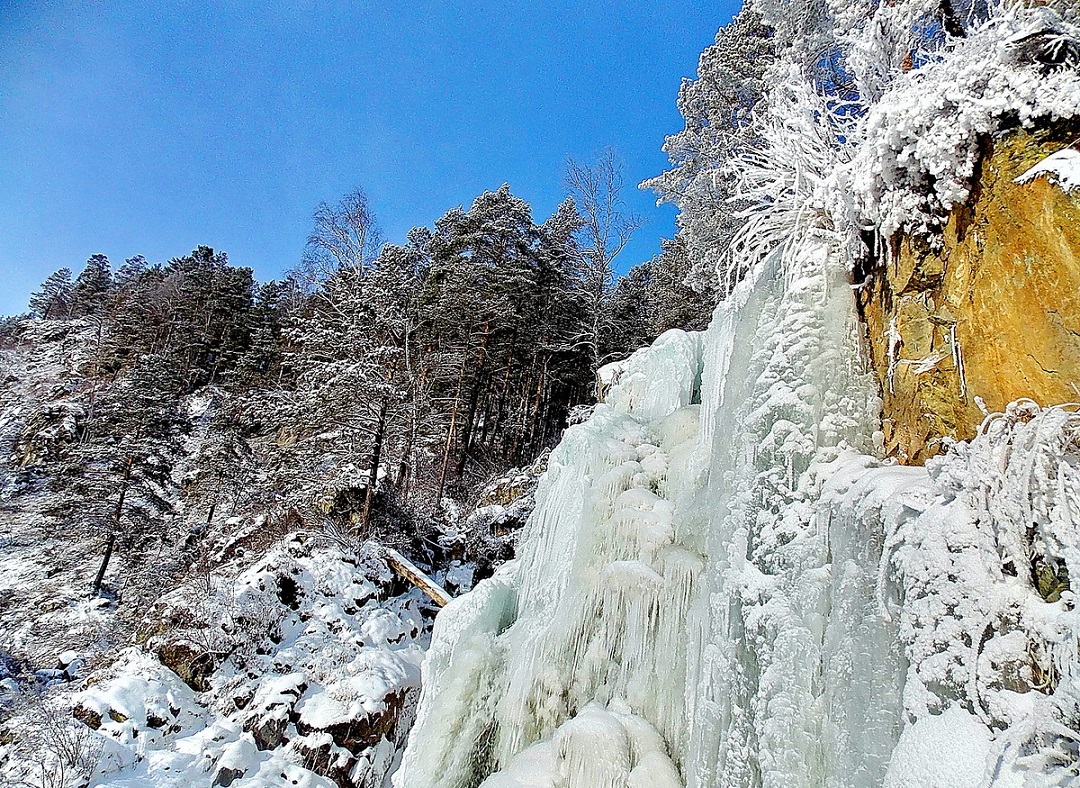 Алтай, Камышлинский водопад зимой Алтай, застывший водопад